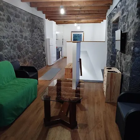 Bragada Stonehouse * Sao Roque do Pico