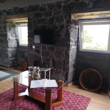 Bragada Stonehouse São Roque do Pico